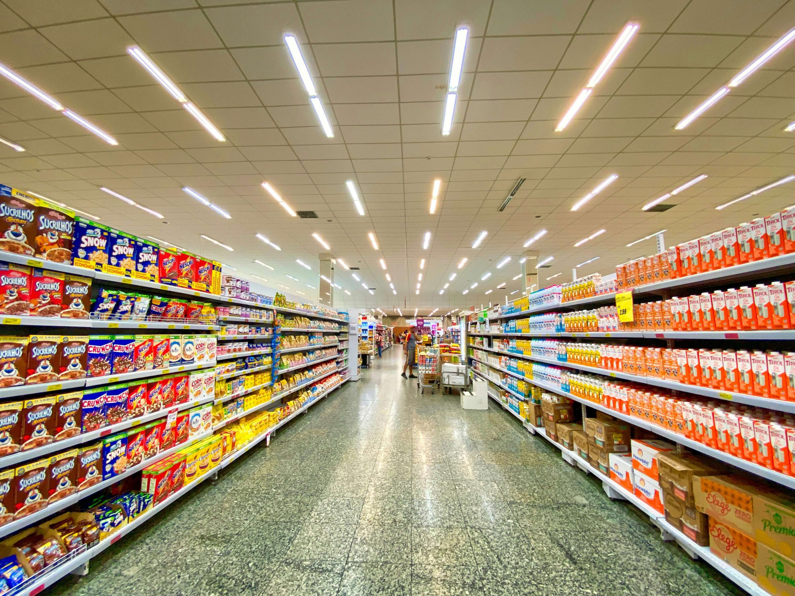 Equipa de field marketing em ativação de marca no ponto de venda em retalho organizado em Portugal